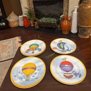 Set of (6) Williams-Sonoma Montgolfiere Hot Air Balloon Plates 7 3/4"